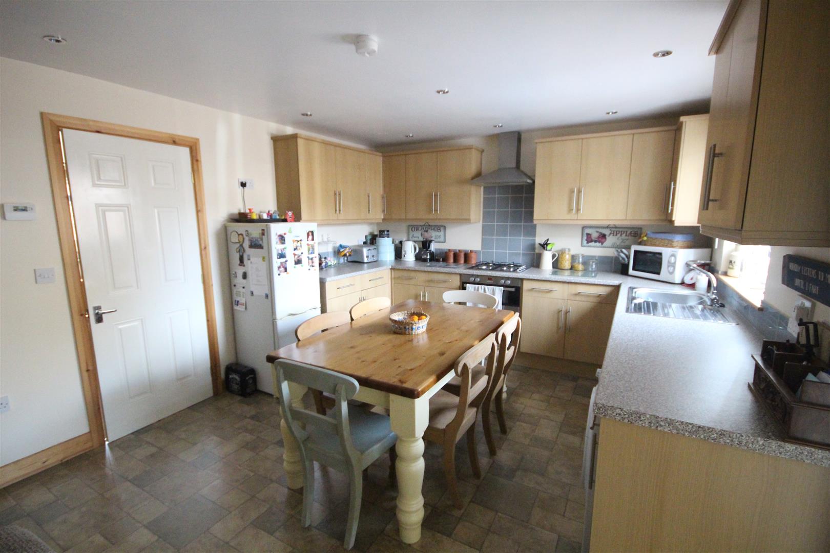 4 bedroom semi-detached house Let Agreed in Earby - IMG_8360.jpg